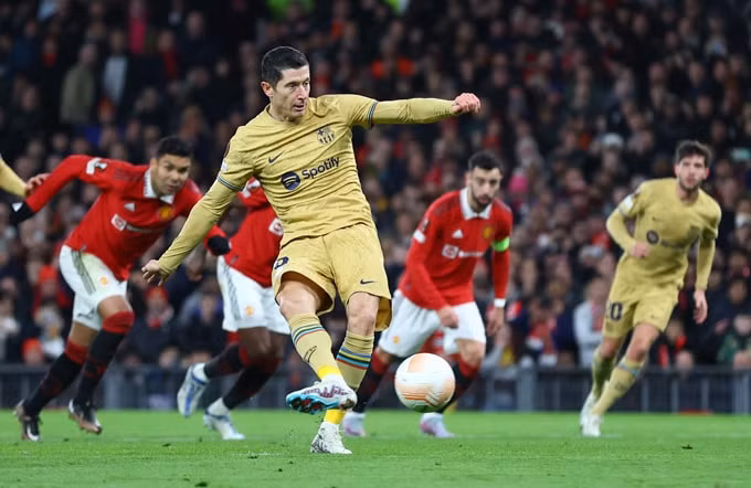 nguoc dong danh bai barca mu vao vong 1 8 europa league hinh 2