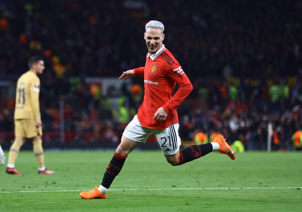 nguoc dong danh bai barca mu vao vong 1 8 europa league hinh 5