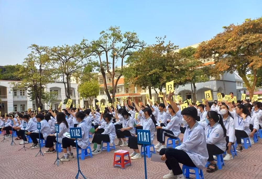 nhung khoi sac trong doi moi cong tac giao duc dao tao cua ngoi truong pho thong co be day lich su hinh 2