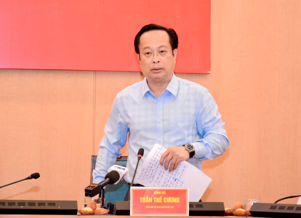 Giám đốc Sở GD&amp;ĐT thành phố Hà Nội Trần Thế Cương báo cáo tại buổi làm việc (Ảnh: Bộ GD&amp;ĐT)