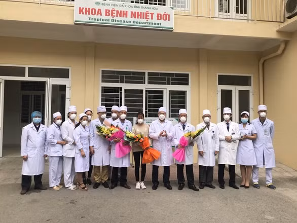 Nữ bệnh nhân N.T.T được xuất viện sáng nay 3/2. Ảnh TL.