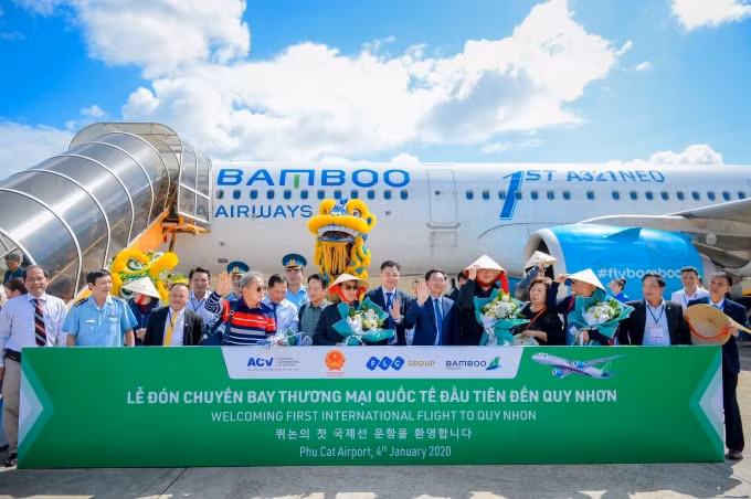 Khởi đầu năm 2020, Cảng hàng không Phù Cát (Bình Định) tổ chức lễ đón chuyến bay quốc tế từ Cheongju (Hàn Quốc) đến Quy Nhơn do Bamboo Airways khai thác, cũng là chuyến bay quốc tế đầu tiên đến Cảng hàng không này.