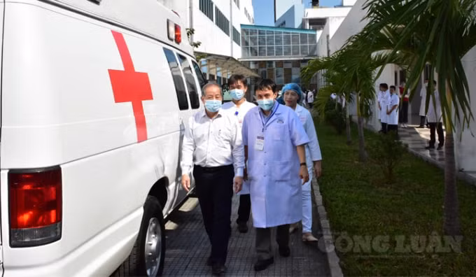 Hướng dẫn cho người dân cách phòng chống dịch, tránh lây lan.