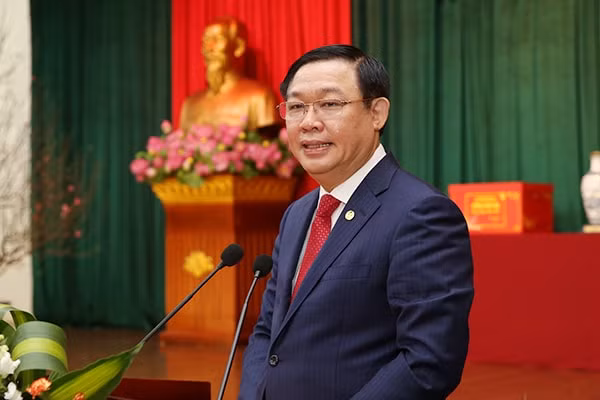 Phó Thủ tướng Vương Đình Huệ biểu dương, ghi nhận và đánh giá cao ngành tài chính đã chủ động, tích cực tham mưu, đề xuất các chính sách, giải pháp hiệu quả cho QH, Chính phủ. Ảnh: VGP