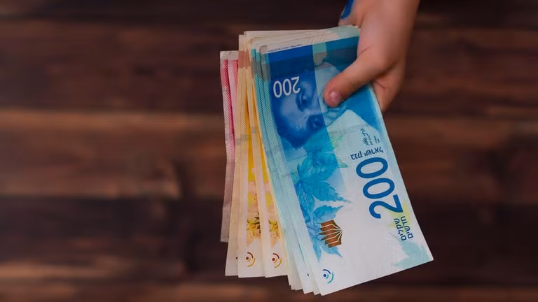 dong tien cua israel lao doc xuong muc thap nhat trong 8 nam hinh 1