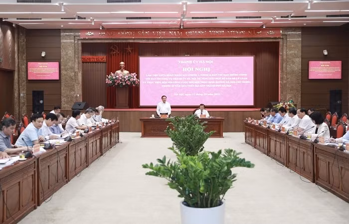 ha noi guong mau di dau trong cong cuoc doi moi hinh 1
