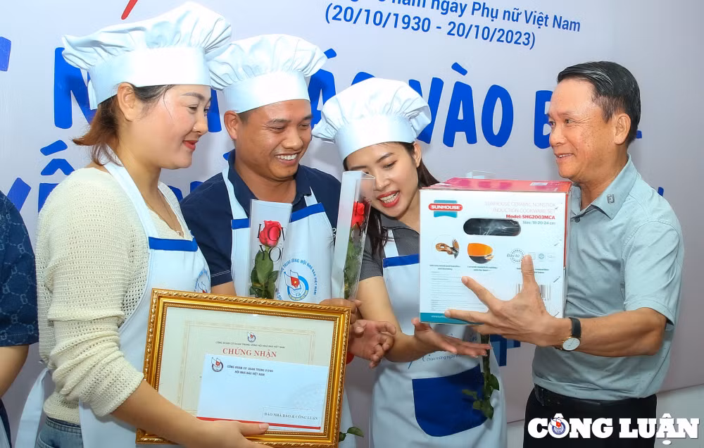 can bo doan vien cong doan co quan trung uong hoi nha bao viet nam cung nhau vao bep ket noi yeu thuong hinh 8