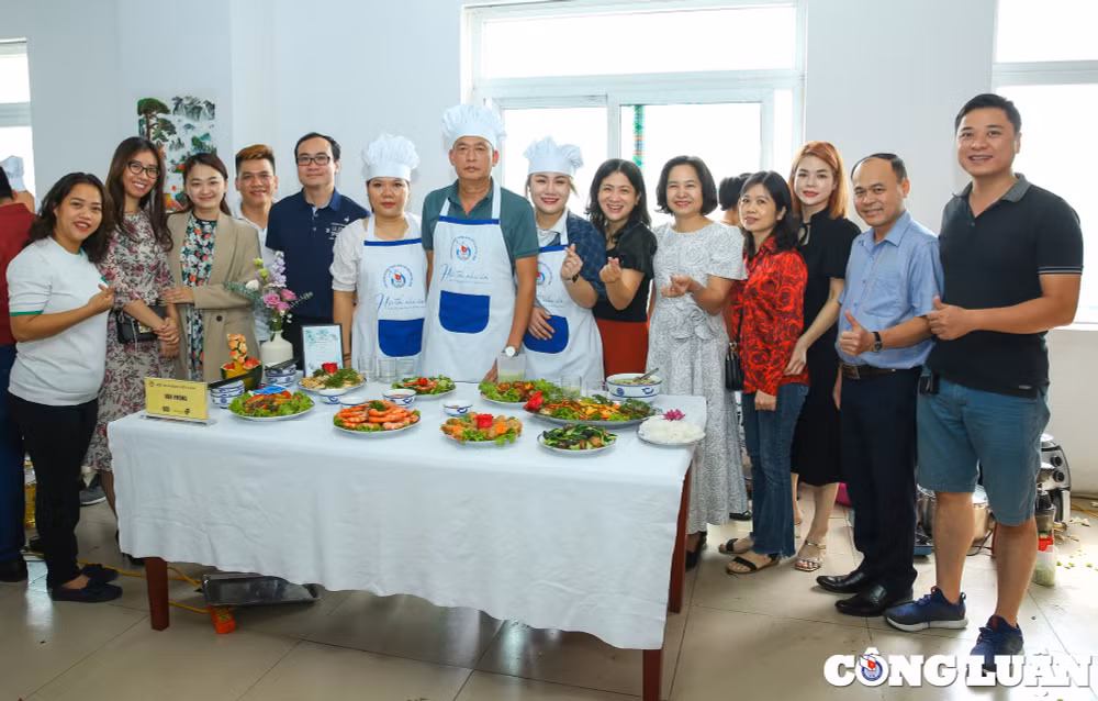 can bo doan vien cong doan co quan trung uong hoi nha bao viet nam cung nhau vao bep ket noi yeu thuong hinh 10