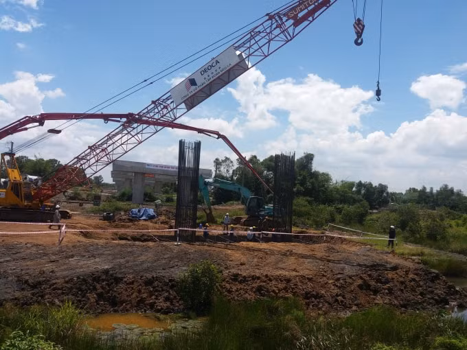 Dự án cao tốc Trung Lương - Mỹ Thuận có nguy cơ chậm tiến độ do thiếu vốn. Ảnh: NT