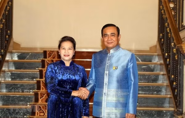 Chủ tịch Quốc hội Nguyễn Thị Kim Ngân hội kiến Thủ tướng Thái Lan Prayut Chan-ocha. Ảnh: TTXVN