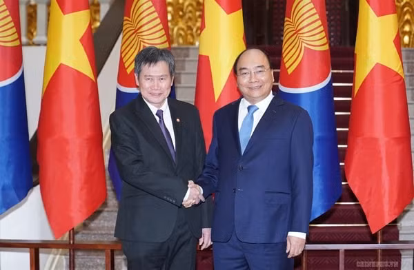Thủ tướng Nguyễn Xuân Phúc tiếp Tổng Thư ký ASEAN Lim Jock Hoi. Ảnh: VGP