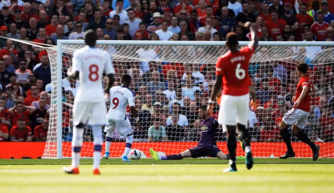 Ayew mở tỷ số cho Crystal Palace. Ảnh: Getty