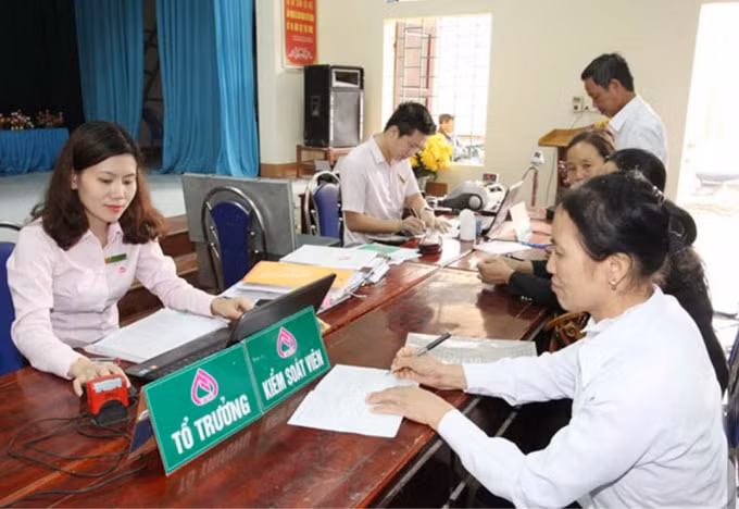 Các đối tượng chính sách được tiếp cận vốn vay ngân hàng chính sách xã hộiphát triển sản xuất, kinh doanh, ổn định đời sống&nbsp;