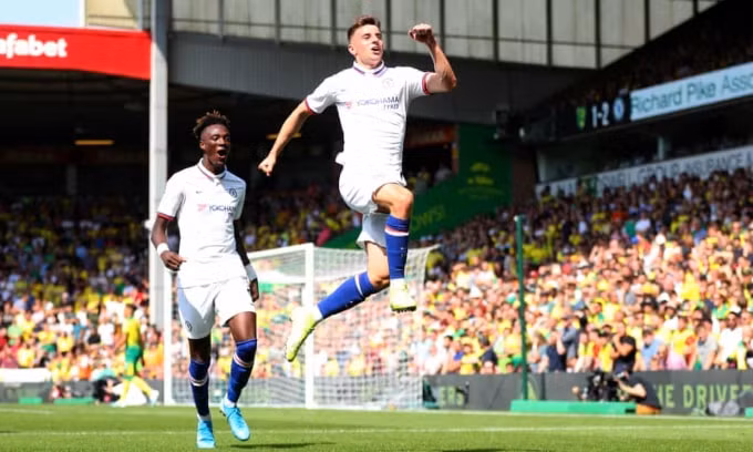 Tài năng trẻ Mason Mount cũng kịp điền tên mình lên bảng tỉ số. Ảnh: Getty