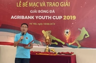 Đồng chí Hoàng Anh Việt - Ủy viên Ban chấp hành Đoàn Khối Doanh nghiệp Trung ương, Bí thư Đoàn Thanh niên Agribank phát biểu tại buổi lễ