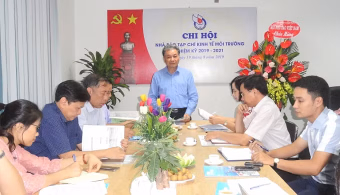 Đồng chí Trương Mạnh Tiến – Thư ký Chi hội, Tổng Biên tập Tạp chí KTMT phát biểu tại Đại hội. Ảnh: PV