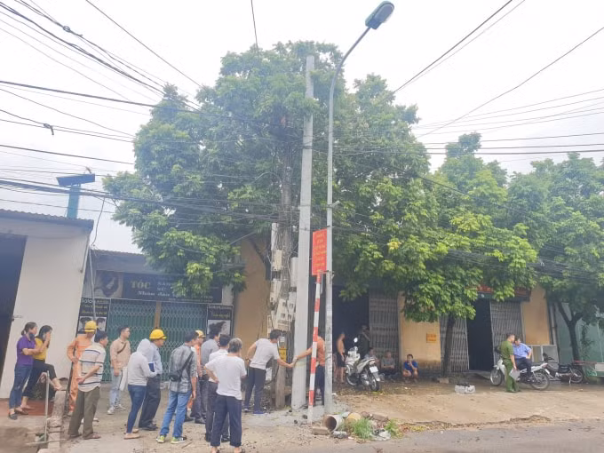 lực lượng chức năng đã có mặt tại hiện để điều tra và làm rõ nguyên nhân.