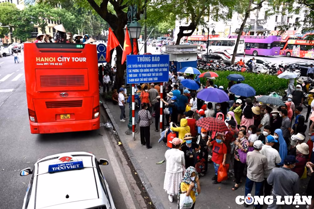 ha noi phuc vu gan 720 nghin luot khach trong 5 ngay nghi le hinh 2