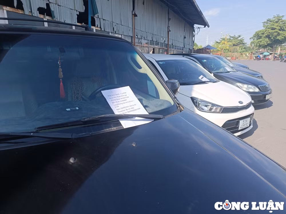 nhieu chu xe o tp hcm xep hang tu sang som ngay nghi le cuoi cung de cho dang kiem hinh 7
