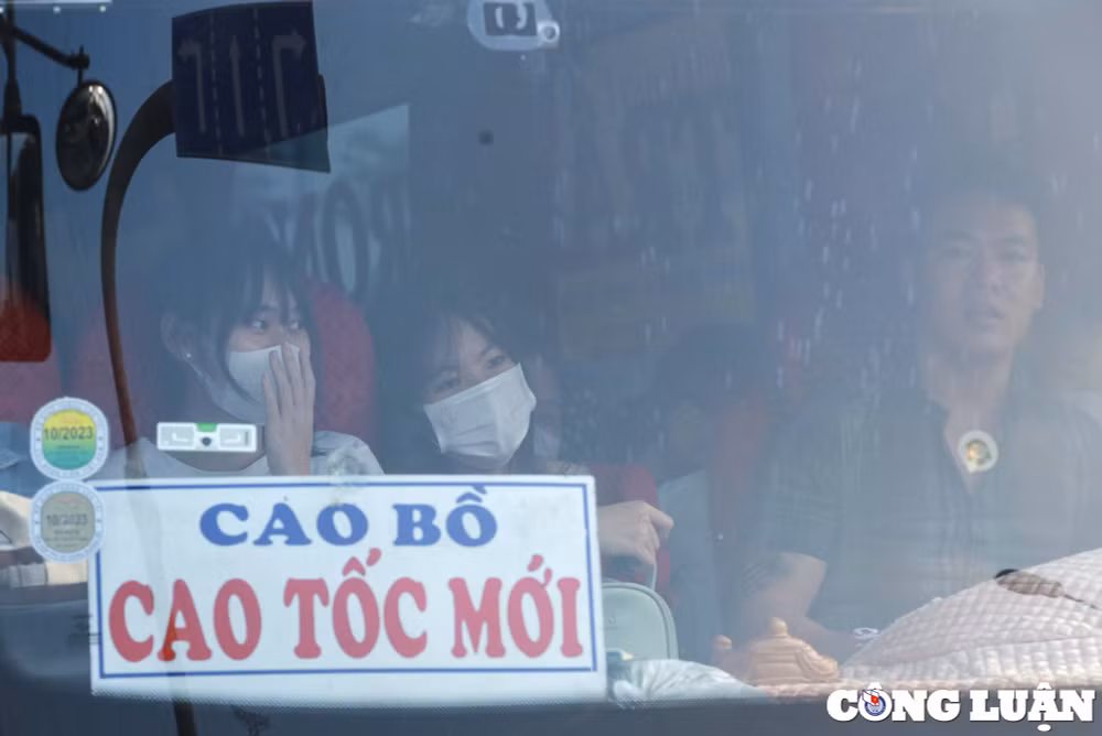 nguoi dan tay xach nach mang do dac linh kinh tro lai ha noi hinh 7