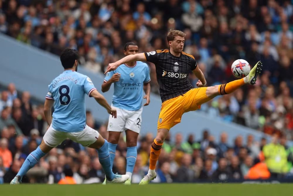 thang leeds man city tien sat ngoi vo dich ngoai hang anh hinh 1