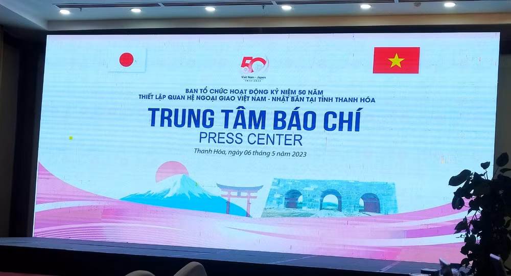 hon 100 phong vien dua tin cac hoat dong ky niem 50 nam thiet lap quan he ngoai giao viet nam nhat ban hinh 2