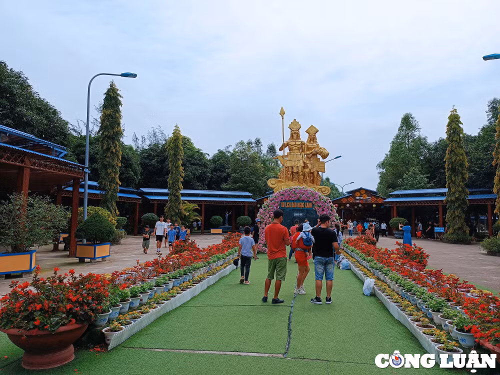 dao ngoc xanh hut khach du lich trong dip nghi 30 4 va 1 5 hinh 2