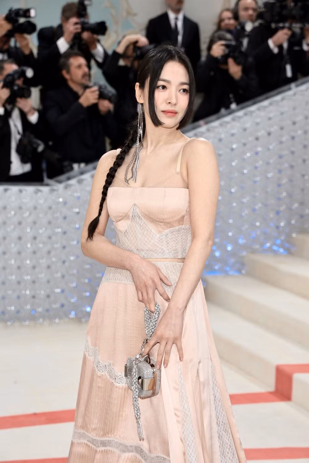 song hye kyo xinh dep va ngay tho khi du met gala hinh 3