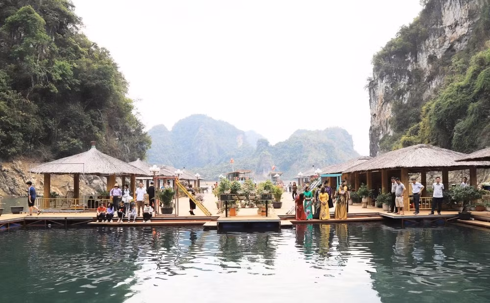 son la tao diem nhan thu hut du khach hinh 1