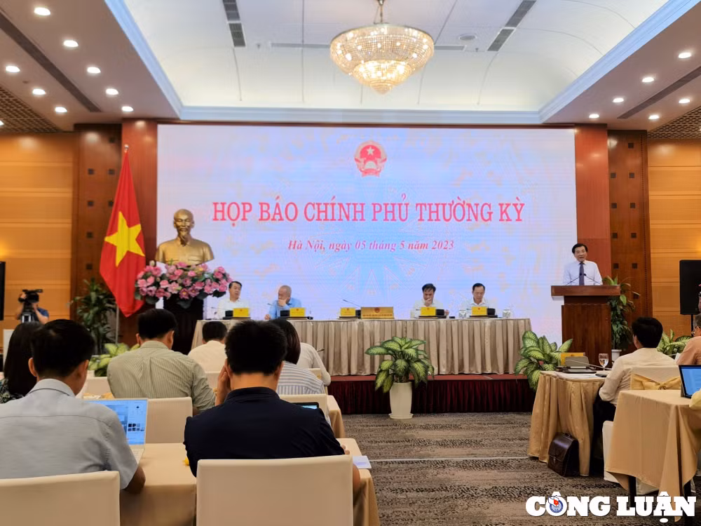 pho thong doc nhnn dao minh tu mot vai ngan hang cho vay lai suat cao da duoc nhac nho hinh 1