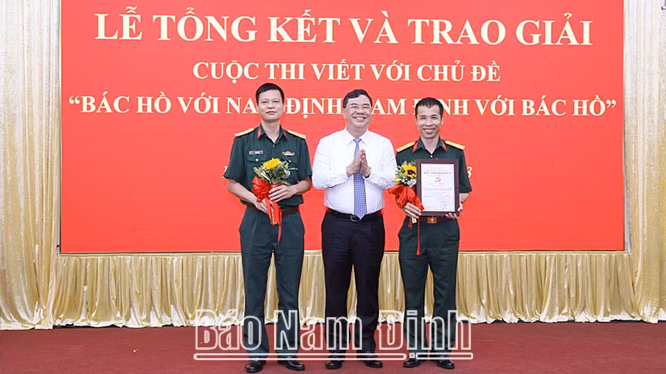 trao giai cuoc thi vietbac ho voi nam dinh nam dinh voi bac ho hinh 1