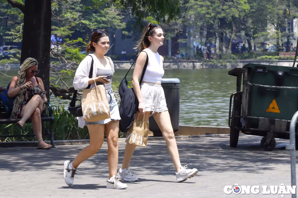 ha noi oan minh duoi nang nong gay gat dau he len toi 40 do c hinh 10