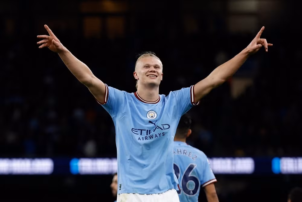 haaland lap dai cong man city chiem lai ngoi dau bang tu tay arsenal hinh 3