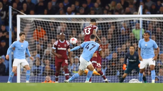 haaland lap dai cong man city chiem lai ngoi dau bang tu tay arsenal hinh 4