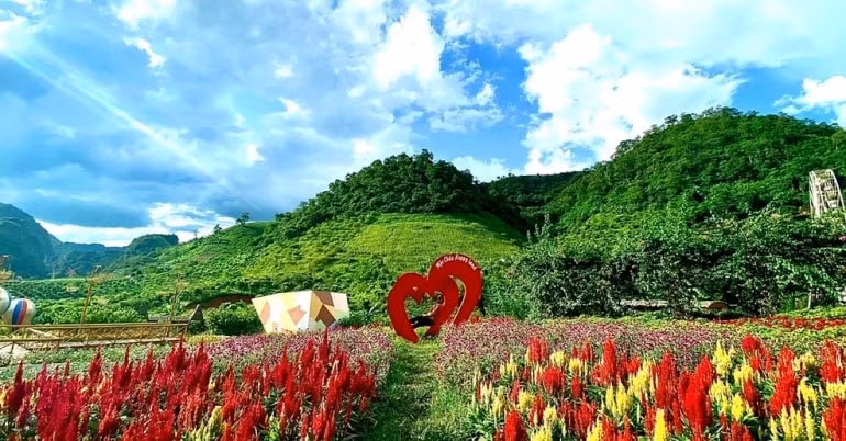 tung bung cac hoat dong trong ngay hoi du lich van hoa tinh son la nam 2023 hinh 1