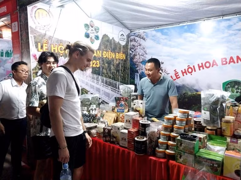 tung bung cac hoat dong trong ngay hoi du lich van hoa tinh son la nam 2023 hinh 2