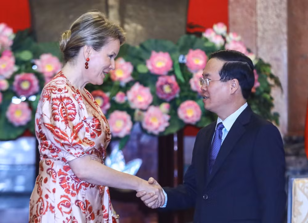 chu tich nuoc vo van thuong tiep hoang hau bi mathilde kiem chu tich danh du unicef bi hinh 1