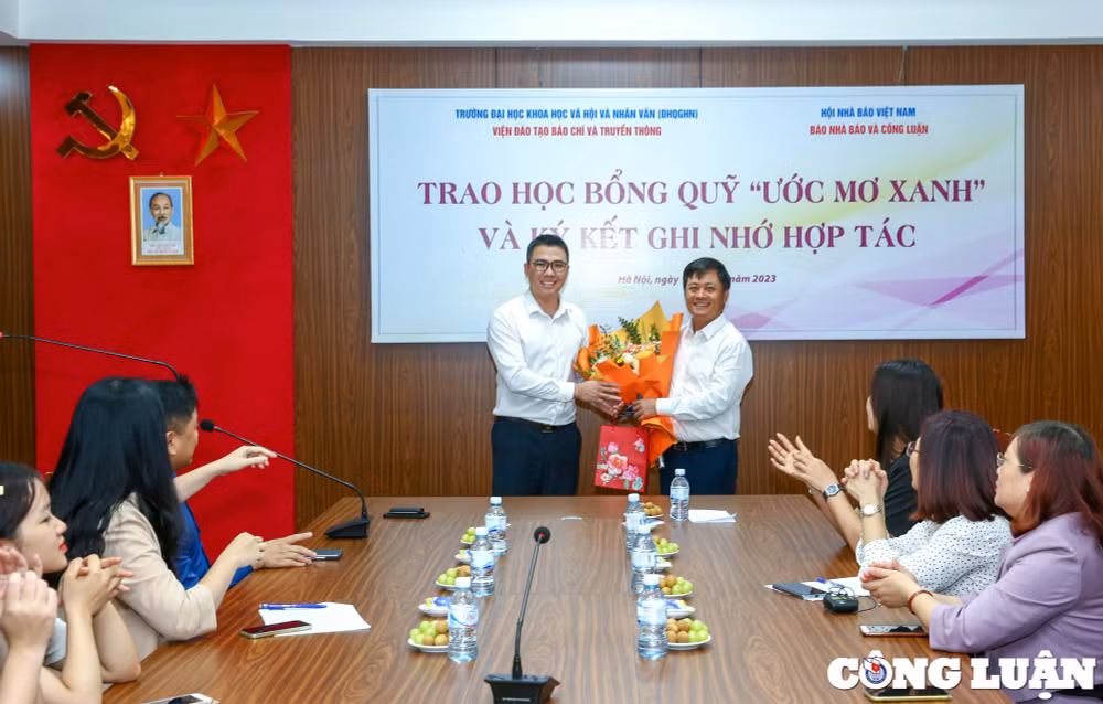 bao nha bao cong luan trao hoc bong cho sinh vien truong dai hoc khoa hoc xa hoi nhan van hinh 6