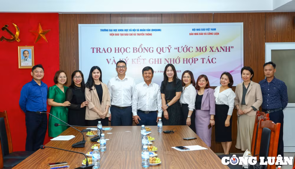 bao nha bao cong luan trao hoc bong cho sinh vien truong dai hoc khoa hoc xa hoi nhan van hinh 7