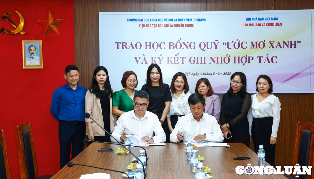 bao nha bao cong luan trao hoc bong cho sinh vien truong dai hoc khoa hoc xa hoi nhan van hinh 4