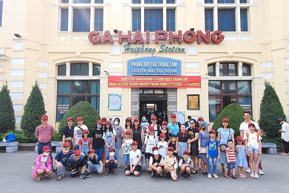 them uu dai cho hanh khach di tau ha noi hai phong hinh 1
