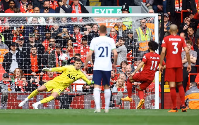 liverpool danh bai tottenham trong man ruot duoi sieu kich tinh hinh 1
