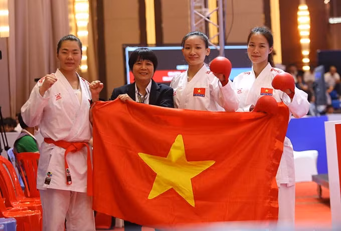 karate dua doan the thao viet nam len thu 3 tren bang tong sap huy chuong sea games 32 hinh 1