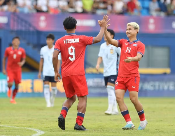 thang u22 lao 4 1 u22 thai lan cham mot tay vao ban ket sea games 32 hinh 1