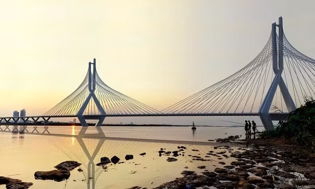 Cầu Tứ Liên bắc qua sông Hồng khi hoàn thành sẽ giải quyết nút thắt giao thông quan trọng kết nối với trung tâm TP Hà Nội. Ảnh minh họa.