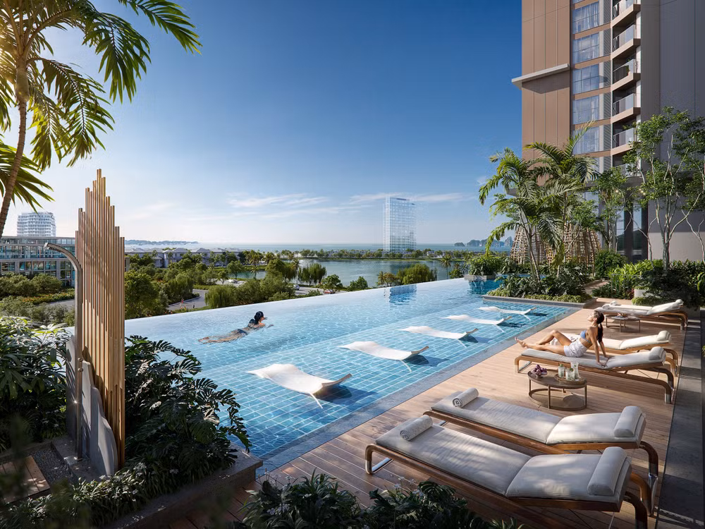 Tổ hợp căn hộ SkyM với tầm nhìn đa tầng mặt nước, hướng về vịnh Hạ Long và hồ cảnh quan nổi bật tại Khu đô thị Halong Marina.
