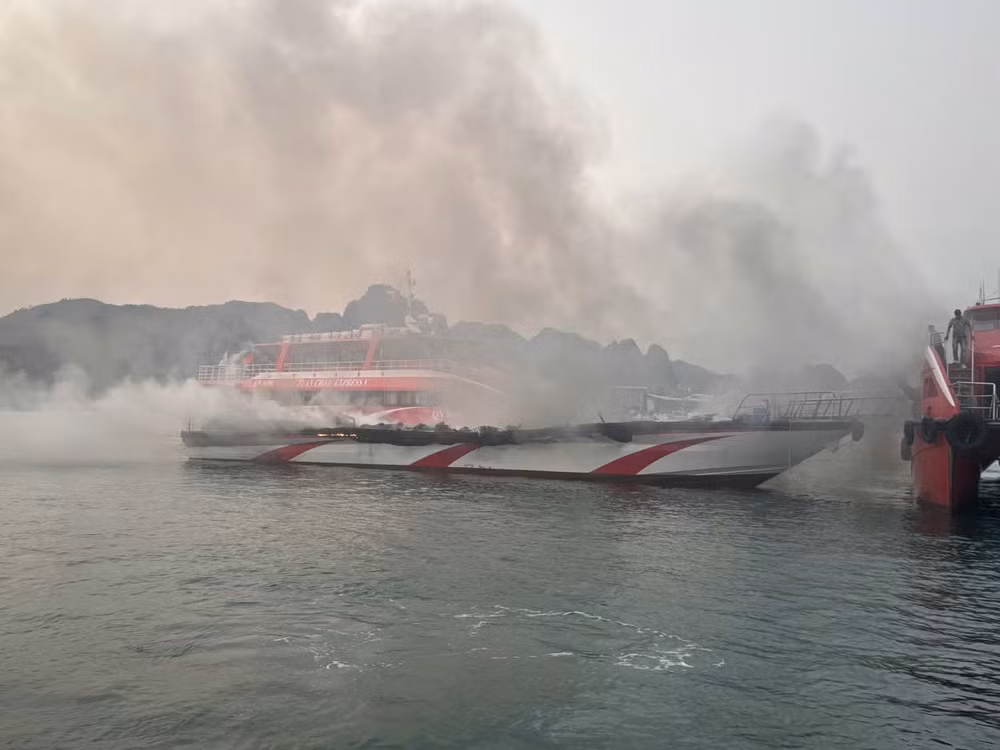 chay-tau-khach-tai-cang-ao-tien-van-don.jpg