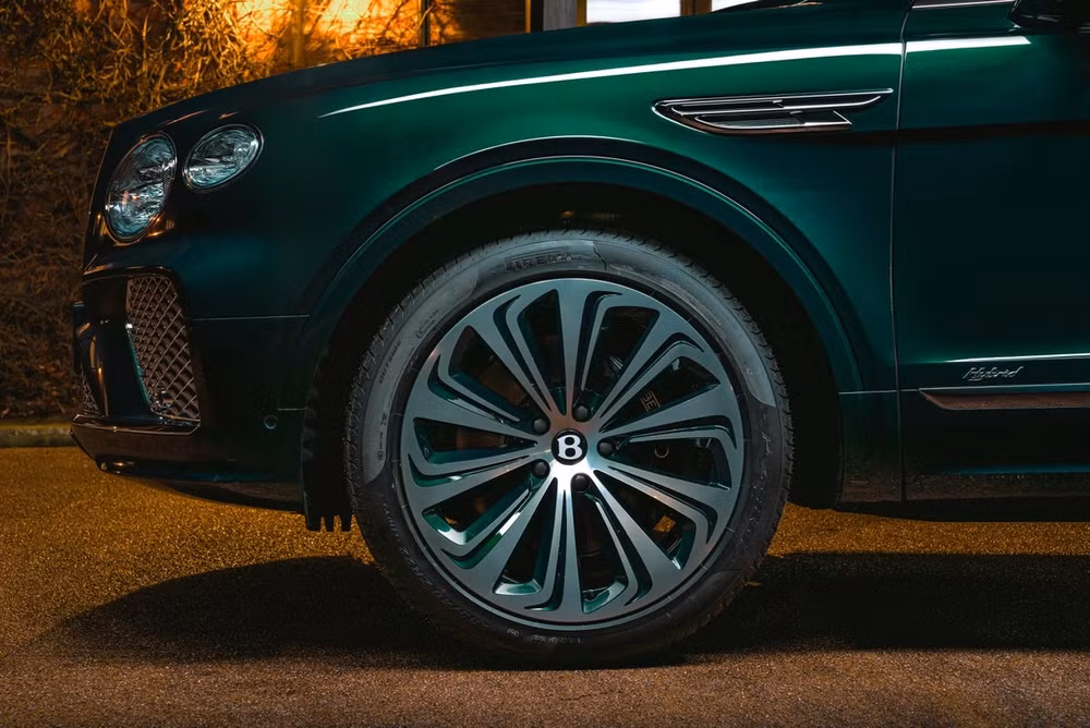 Bentley Bentayga Hybrid Mulliner. Ảnh: Bentley