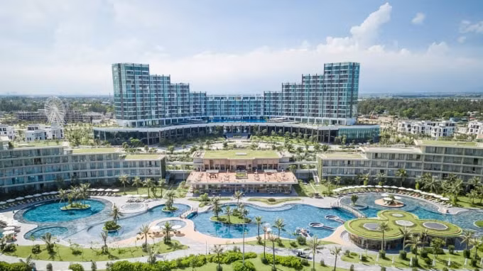 Khu nghỉ dưỡng FLC Sầm Sơn được đông đảo du khách lựa chọn cho những chuyến du lịch hè