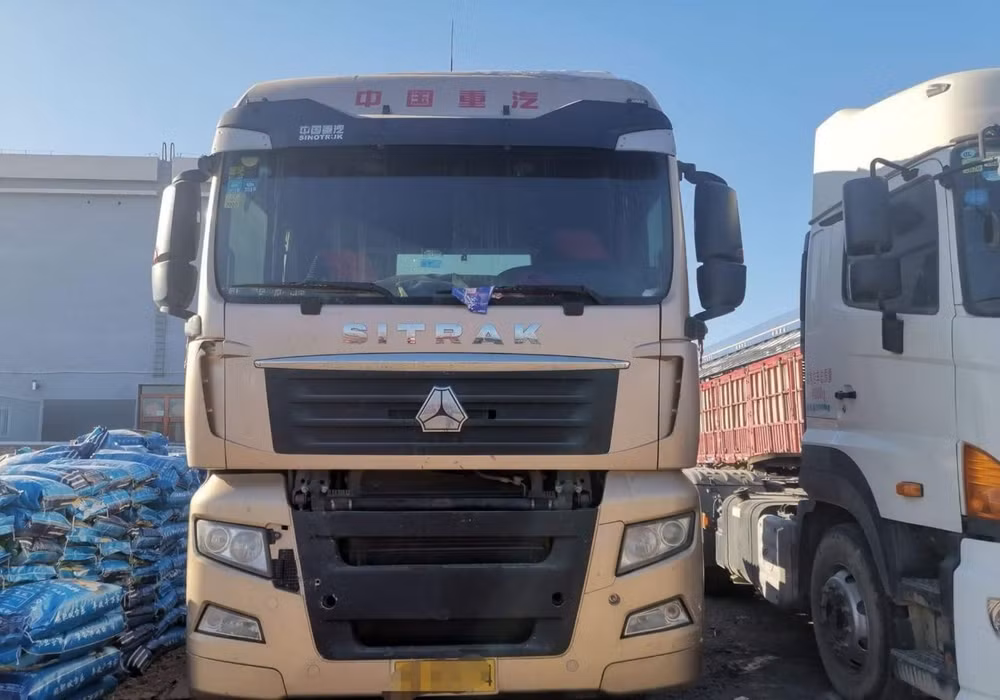 2 mẫu xe đều bị cài cắm bản đồ đường lưỡi bò phi pháp của Trung Quốc trên màn hình xe. Loại bản đồ phi pháp, vi phạm quyền, quyền chủ quyền của Việt Nam. Ảnh: HA